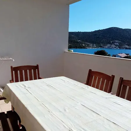 Apartment 5 *