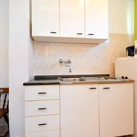 5 アパート Vinišće